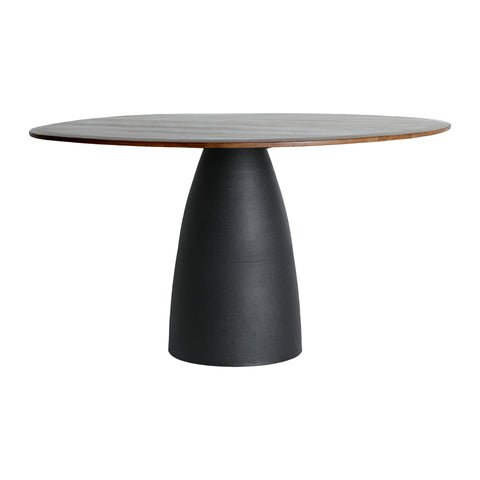 Mesa de comedor en madera de mango con base de hierro, diseño industrial robusto y elegante.