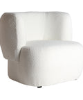 Sillón Bats Bouclé tapizado en algodón bouclé con estructura de madera de pino, diseño ergonómico y acogedor para cualquier espacio.